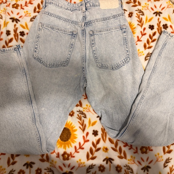 H&M Light Blue Distressed Women Jeans - Picture 3 of 4